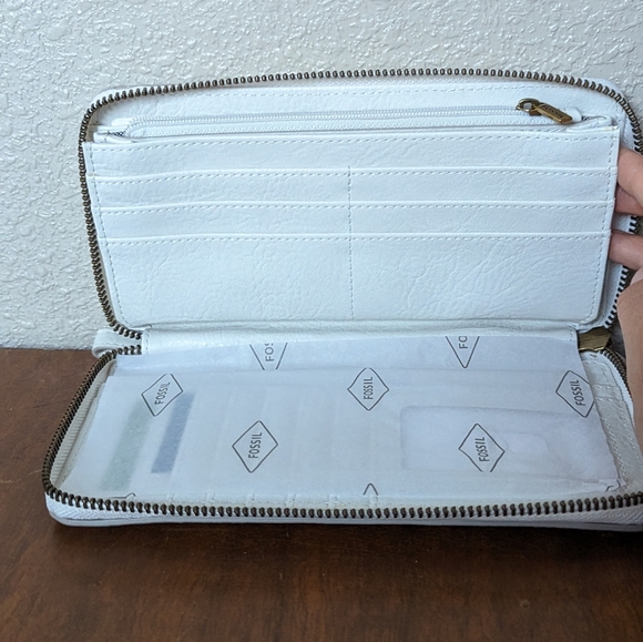 Fossil Liza zip around clutch NWT - Picture 3 of 5